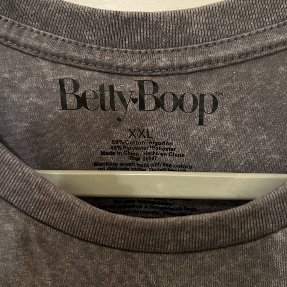 Betty Boop T-Shirt - Picture 2 of 2